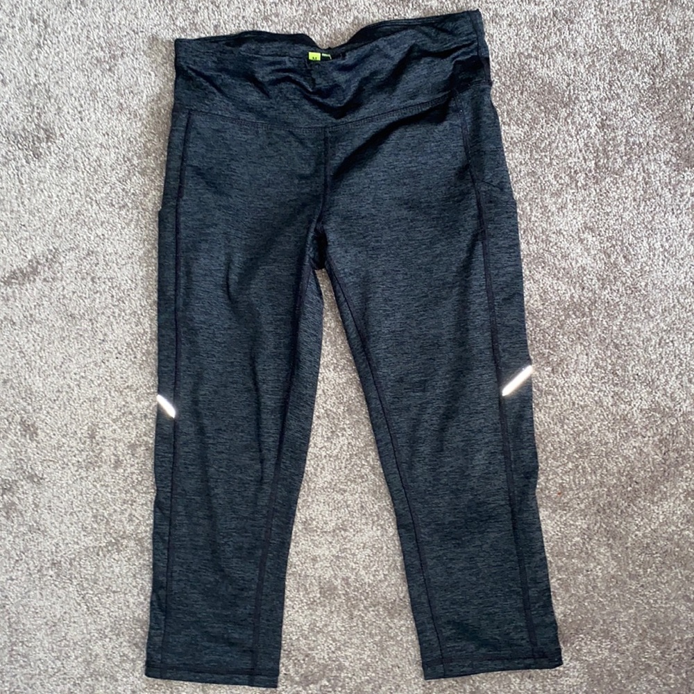 Heathered dark grey 3/4 leggings